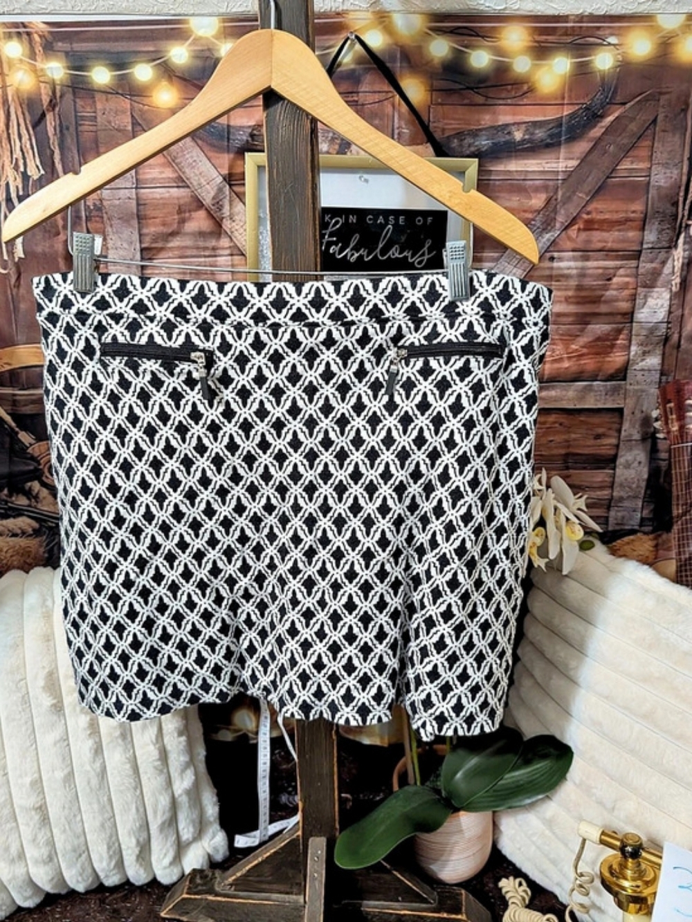 Jones New York Sport Geometric Skorts in Black & White